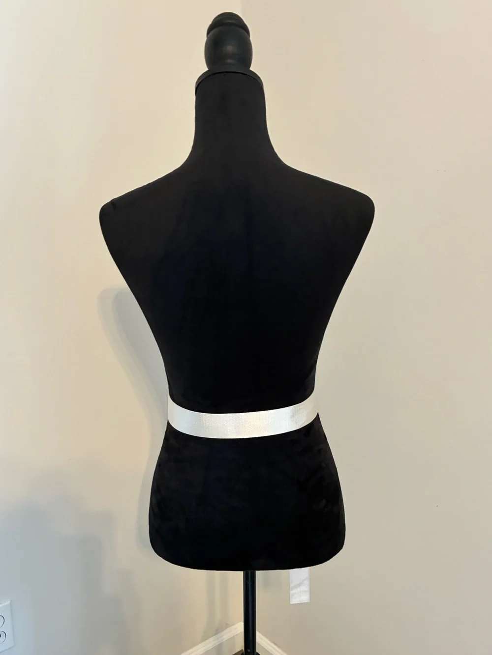 SHEIN White Utility Webbing Belt with Black Buckle